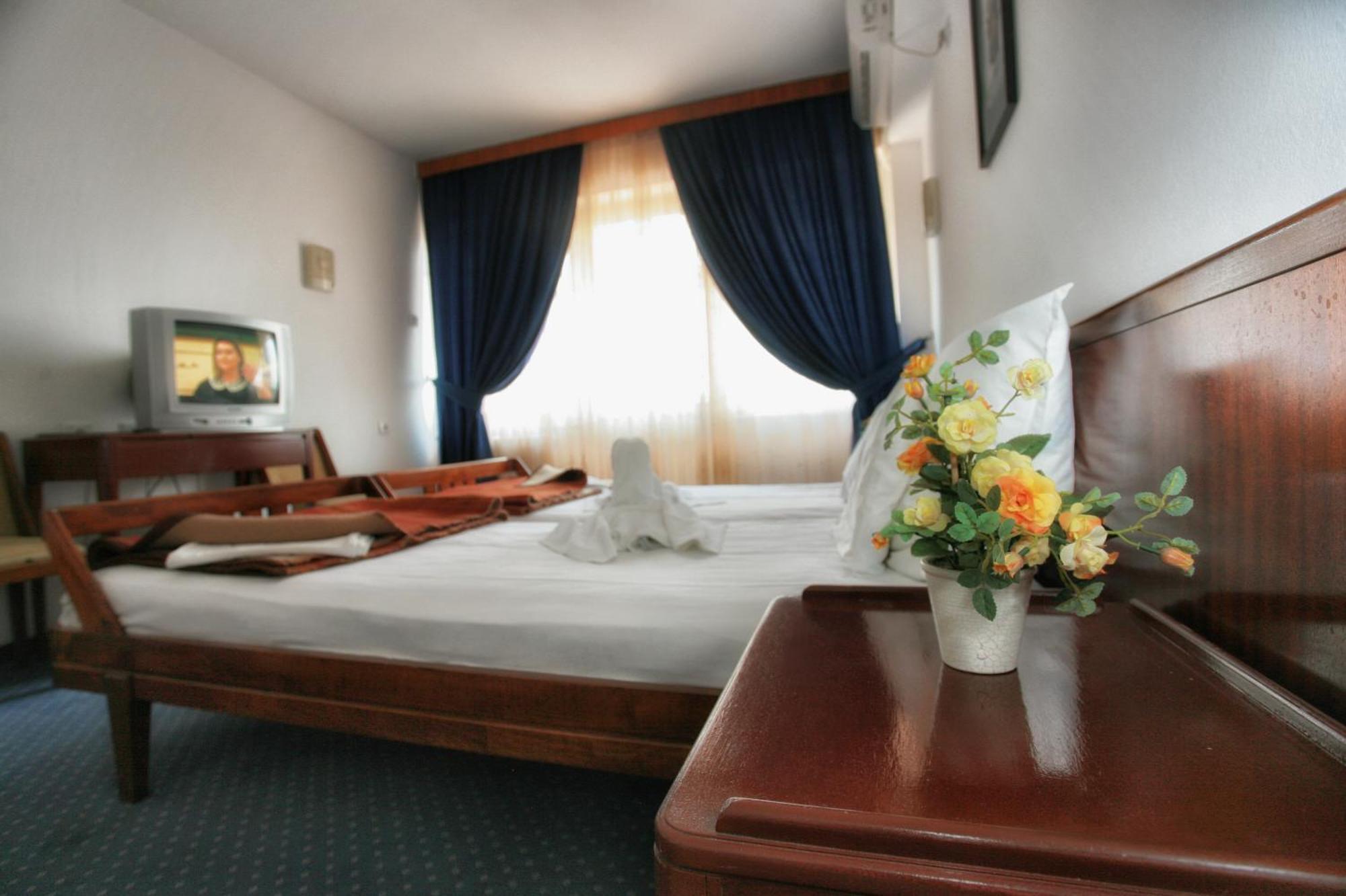 Corpus B - Hotel Albatros Ulcinj Pokoj fotografie